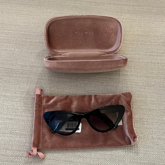 NWT Miu Miu 55mm Butterfly Core Collection Sunglasses Black Gray main image 8